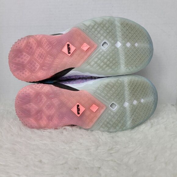 Nike Lebron James XVIII GS Basketball Mens Shoes  Size 7 Multi-Color CW2760-900 - Picture 4 of 11